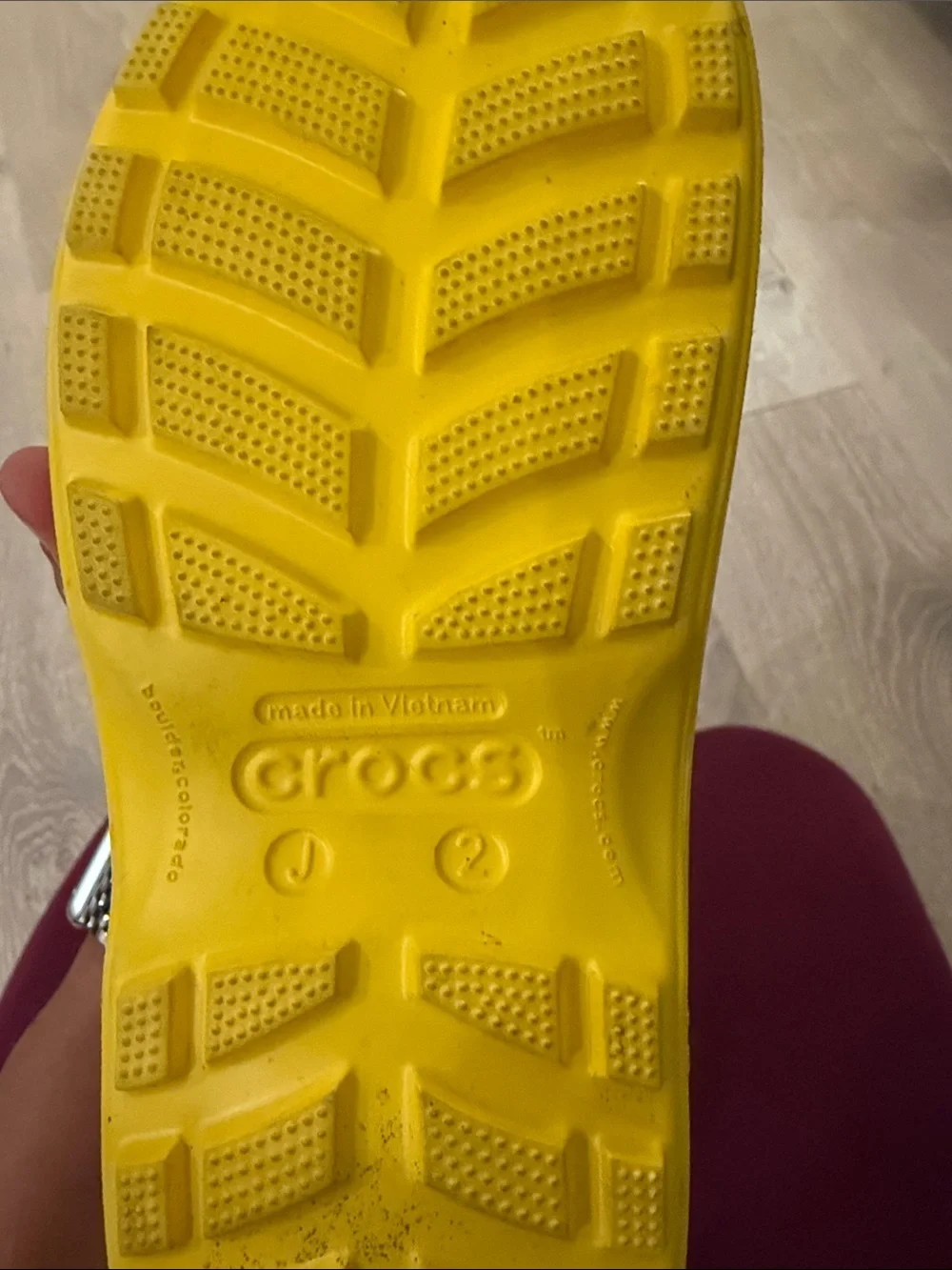 CROCS vibrant yellow